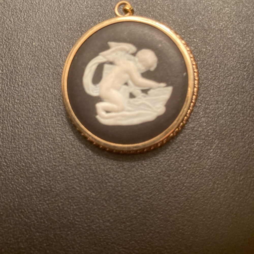 Vintage Wedgwood Jaspurware brooch, 12 karat gold filled.